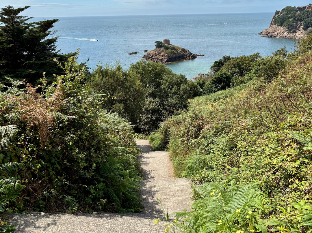 Portelet Bay-圣布雷拉德必去景点