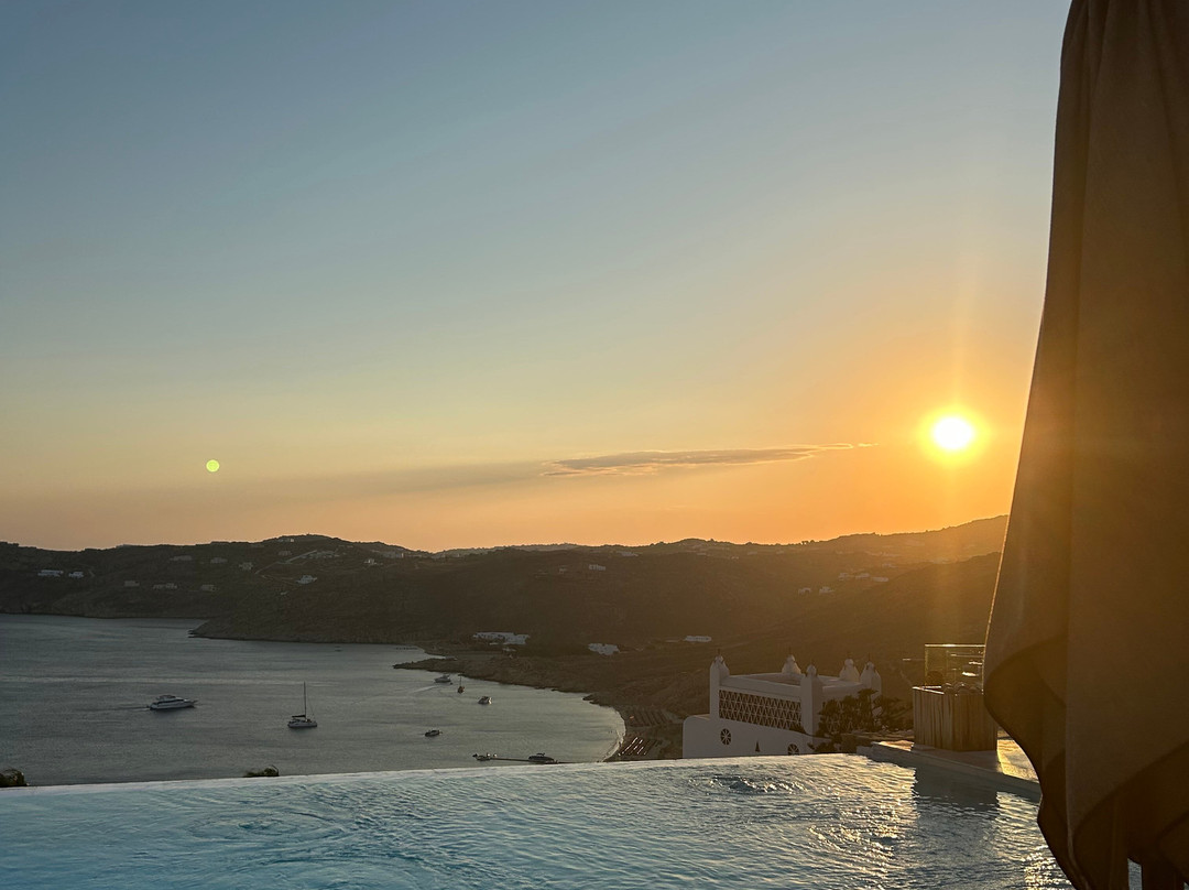 迈肯恩乌托比亚度假村主图