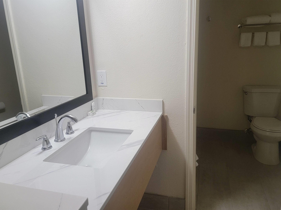 Ramada by Wyndham Merced主图