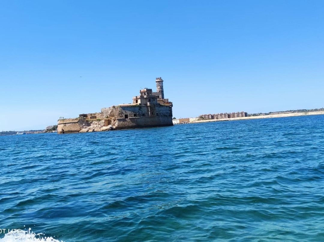 Torre Avalos-Augusta必去景点