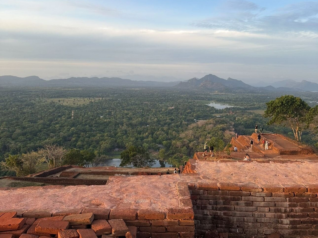 Michelle Tours-康提必去景点
