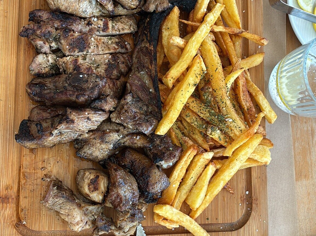 Roz Pánthiras Tínos