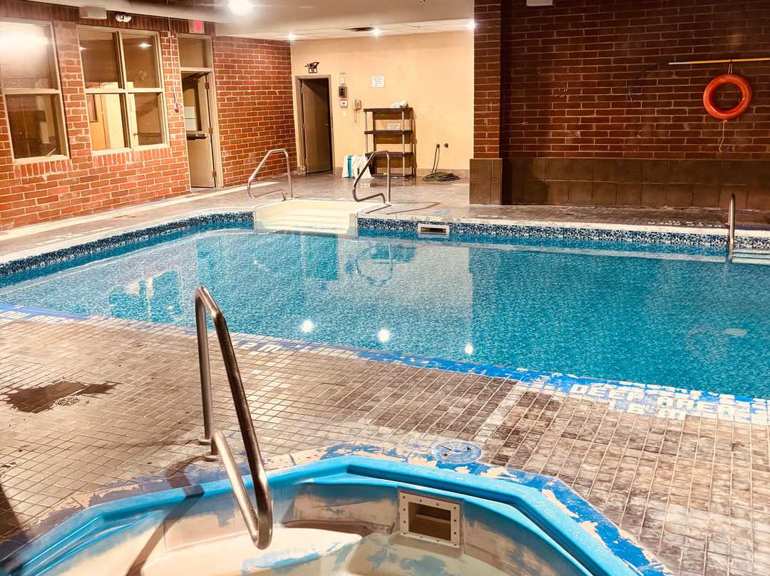 Elkwater Lake Lodge主图