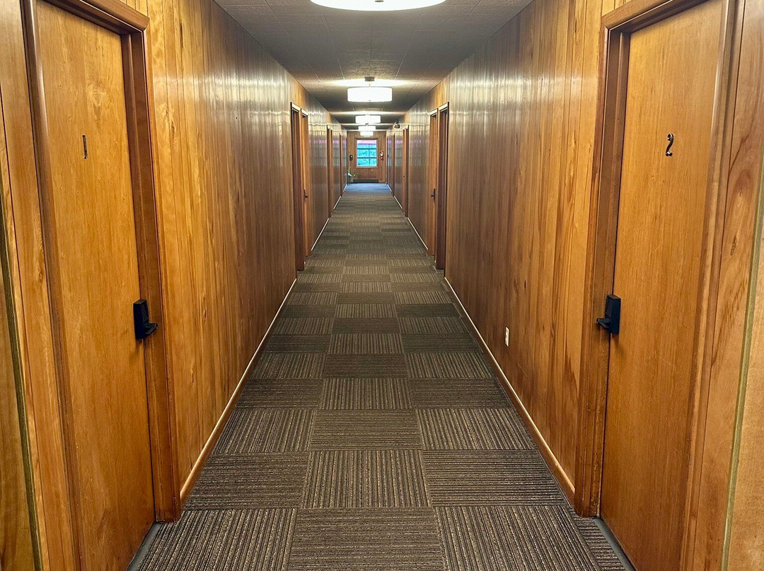 The Ellison Inn & Lounge主图