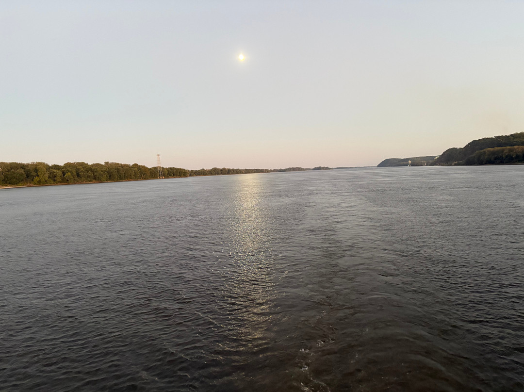 Mark Twain Riverboat Dinner Cruise-汉尼拔必去景点