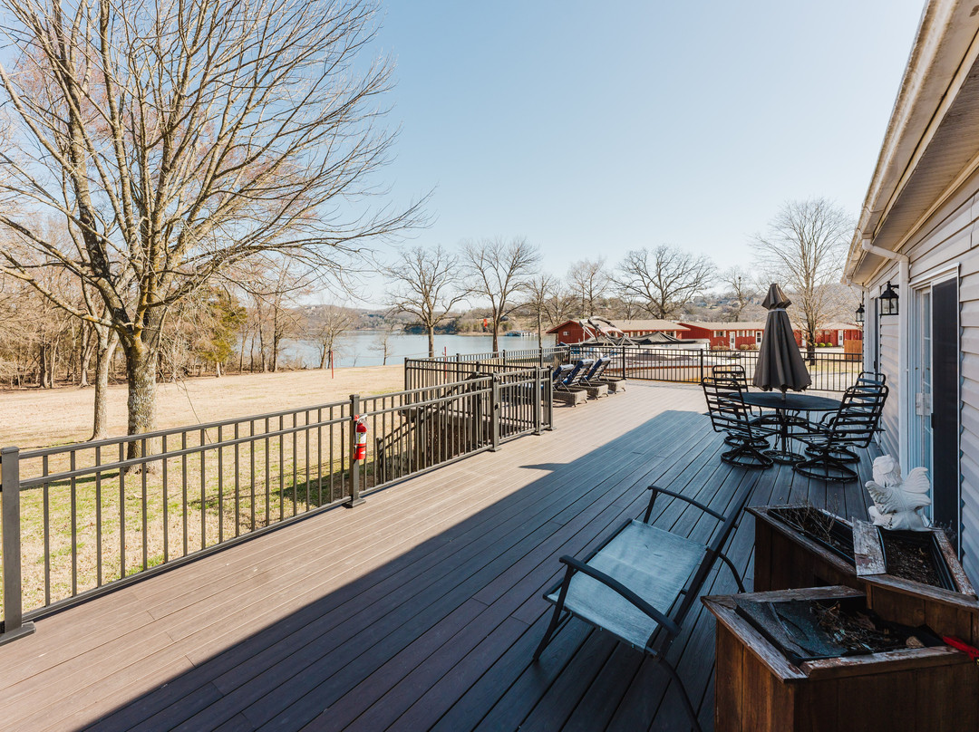 Happy Hollow Resort主图