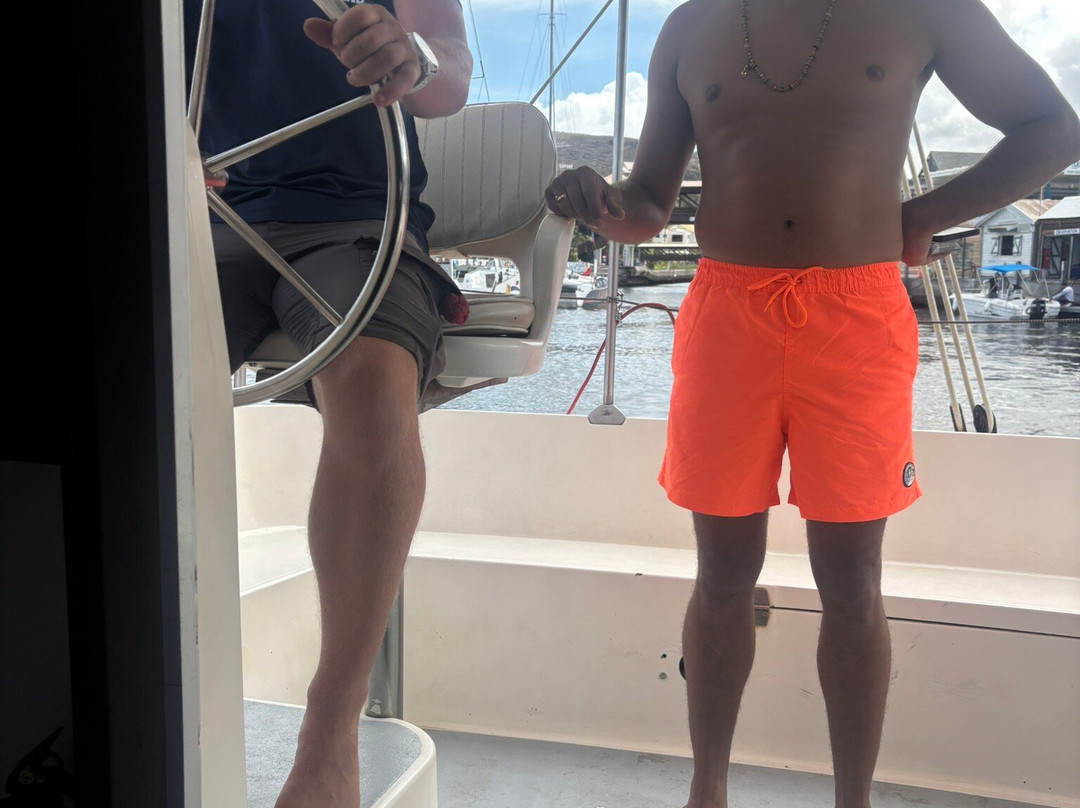 Croisieres & Decouvertes - Le Grand Bleu-圣吉尔莱班必去景点