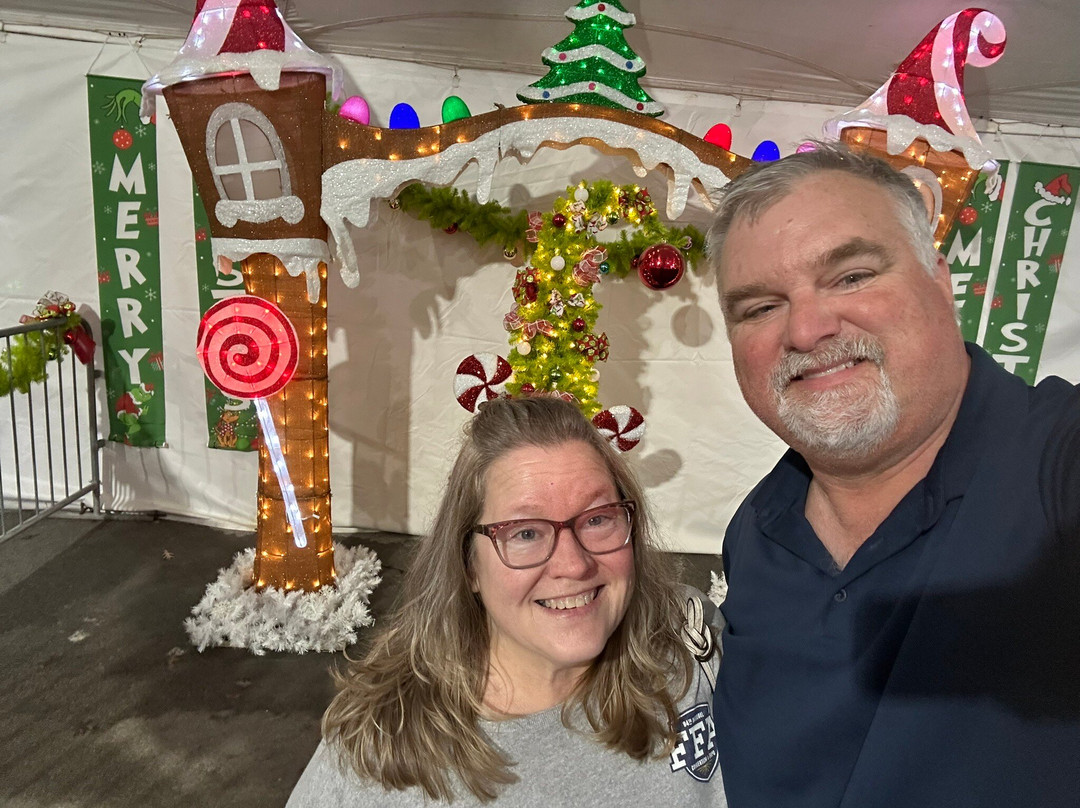 Dancing Lights Of Christmas