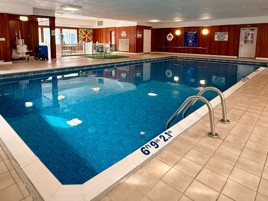 Colonial Inn Ellsworth主图