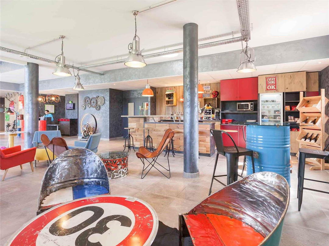 Neuvy-sur-Barangeon酒店住宿-宜必思尚品维耶尔宗酒店