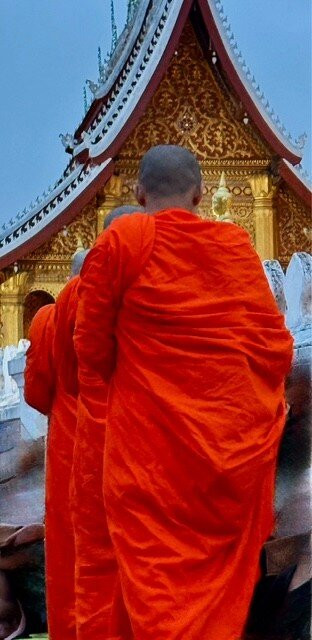 布施仪式-琅勃拉邦必去景点