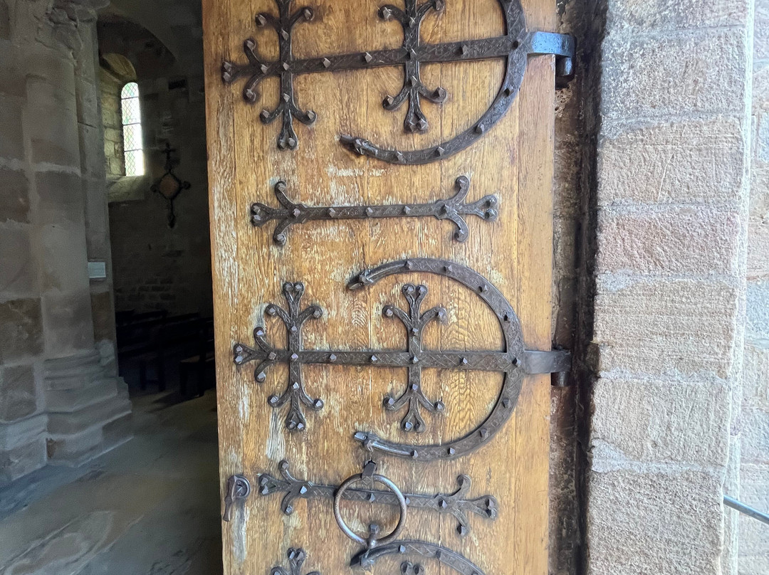 Eglise Notre-dame-de-la-nativité-Bois-Sainte-Marie必去景点