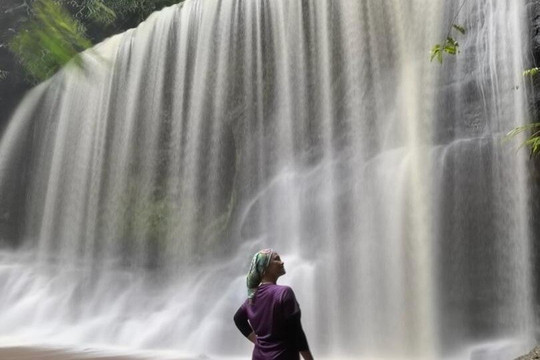 Long Pasia - Ferian Waterfall