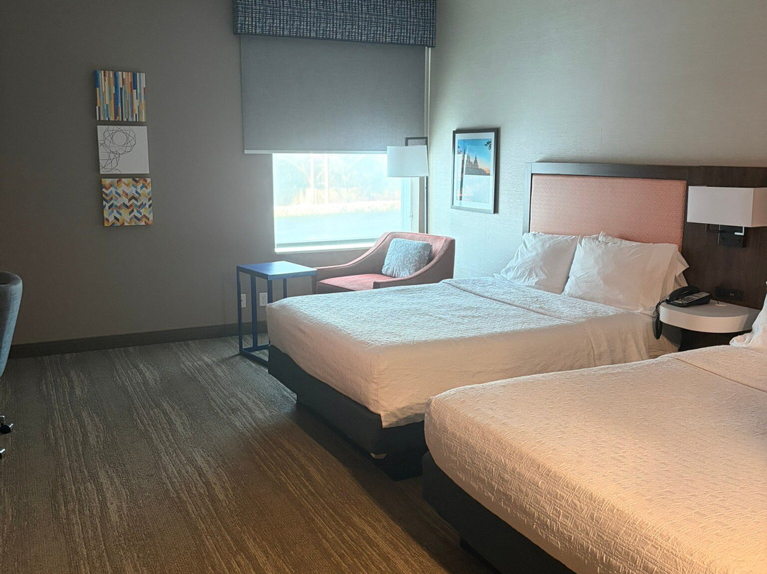 希尔顿汉普顿酒店主图