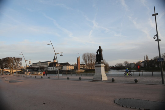 Port Villiers-索恩河畔沙隆必去景点