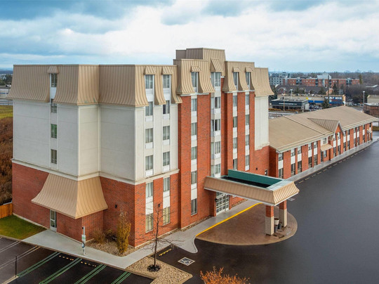 滑铁卢酒店住宿-Waterloo Suites Hotel