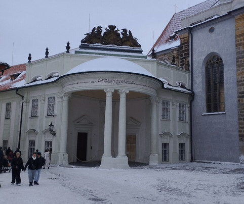 L'ombrello Italiano Tours-布拉格必去景点