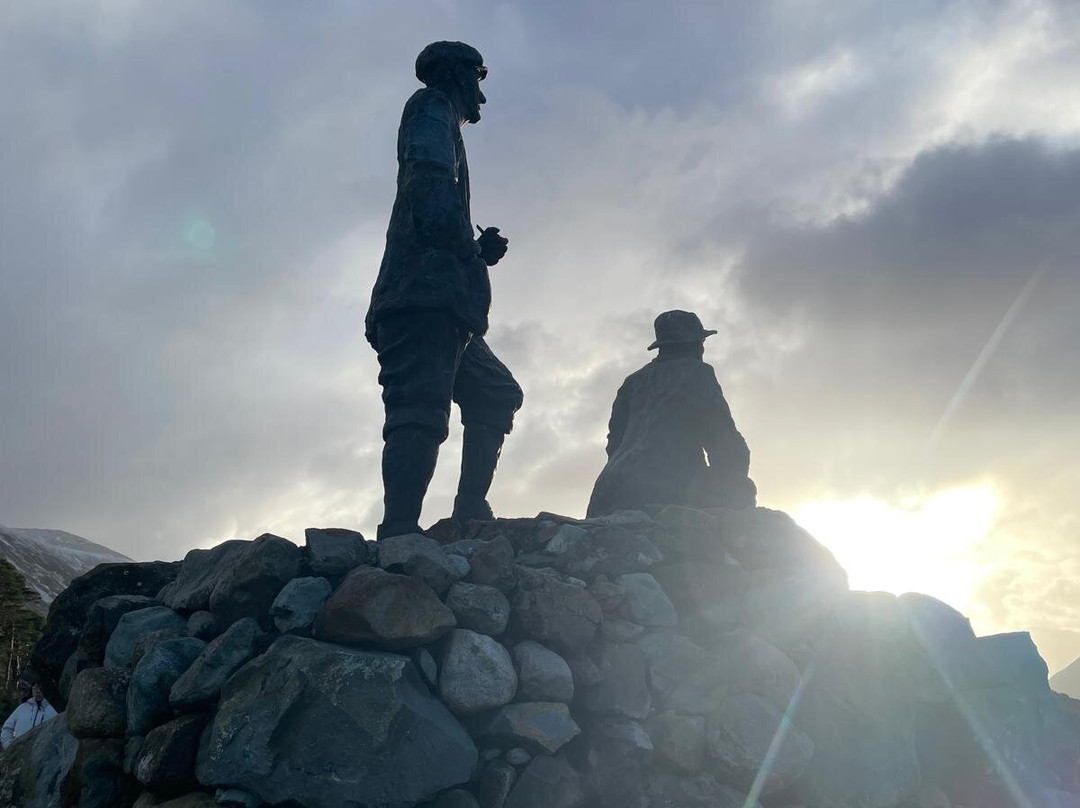 Collie and MacKenzie Statue-Sligachan必去景点