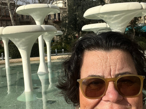 Fountain White Lilies-巴库必去景点