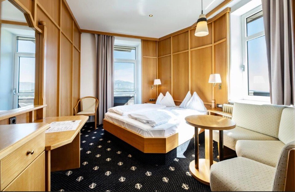 塞默灵体育酒店主图