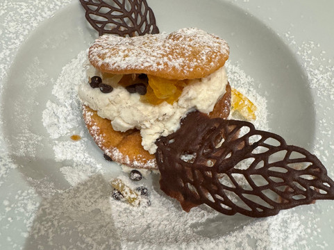 郁金香经典酒店主图