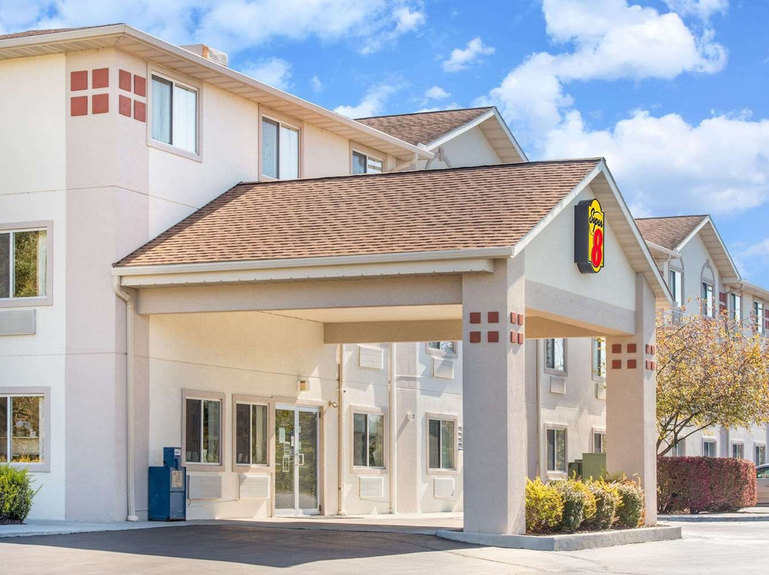 西米德尔塞克斯-莎伦地区温德姆速8酒店主图