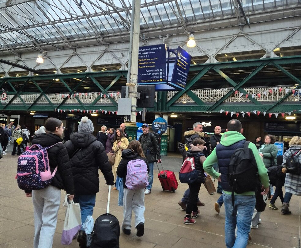 Edinburgh Waverley Station-爱丁堡必去景点