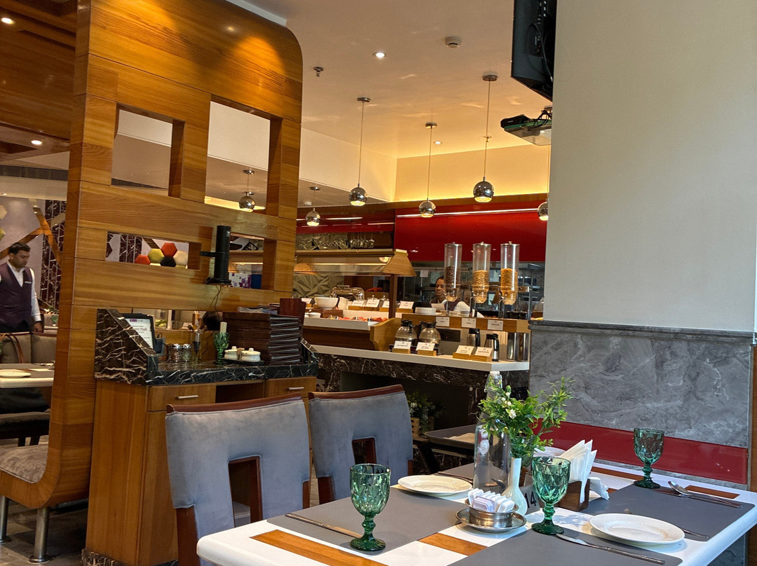 坎普尔水晶雷珍塔中央酒店主图