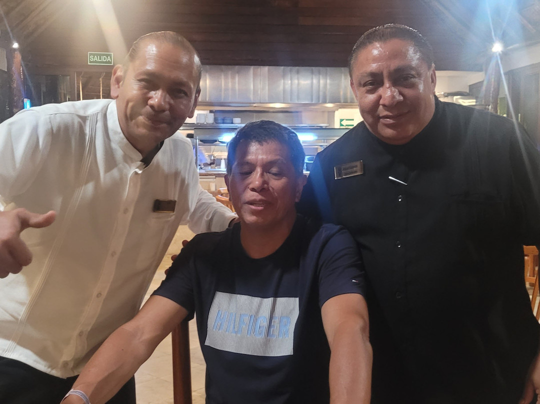 拉古纳套房全包式度假村主图