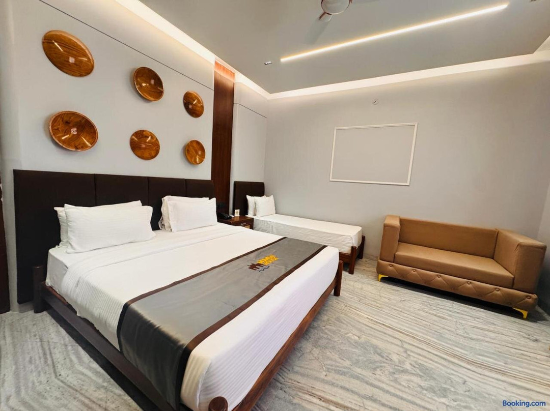 Hotel Mumbai House, Pithampur