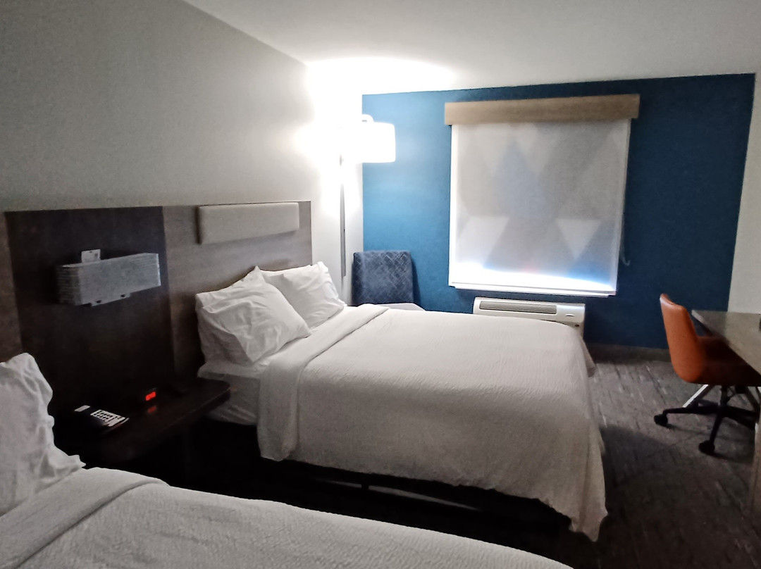Holiday Inn Express 克里斯特尔里弗主图