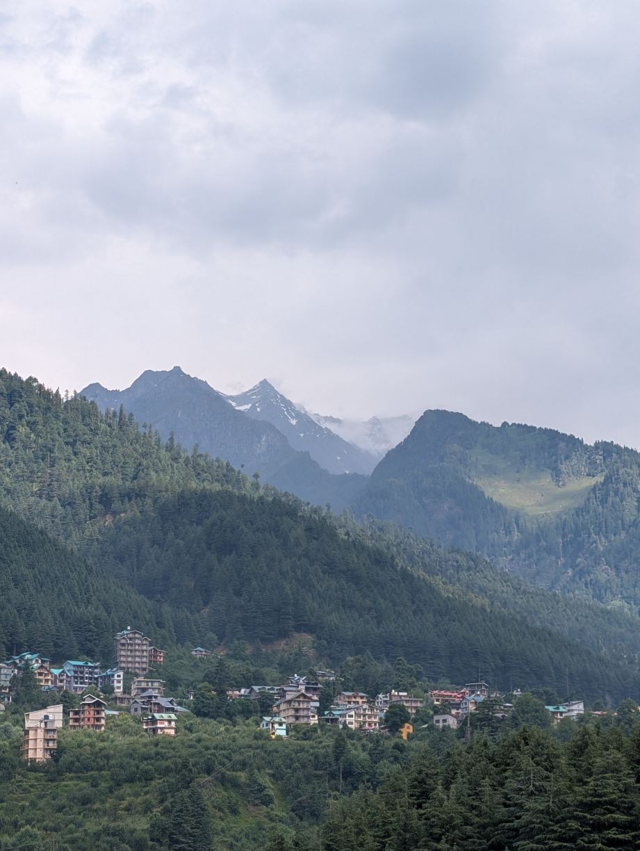 Ashapuri Residency 马拉里- 配备中央供暖和空调的酒店-旅行者