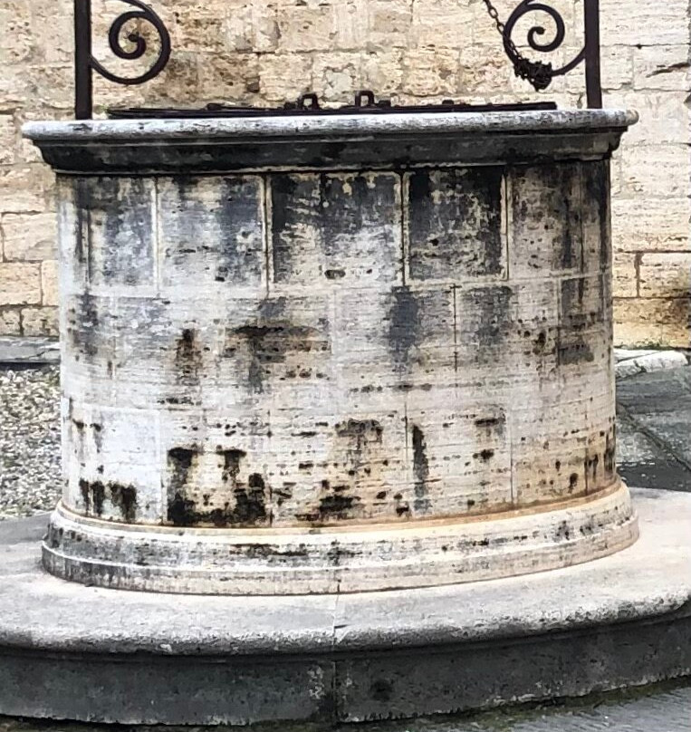 Il Pozzo della Collegiata-圣奎里科多尔恰必去景点