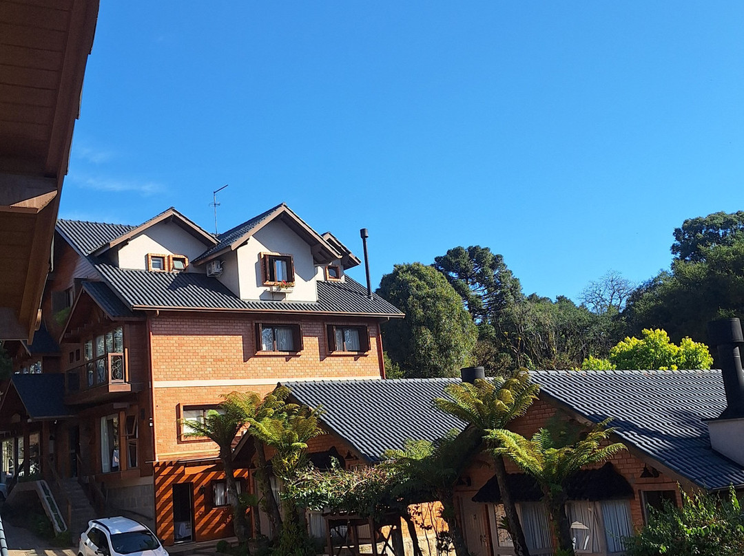 穆勒大叔小屋酒店主图