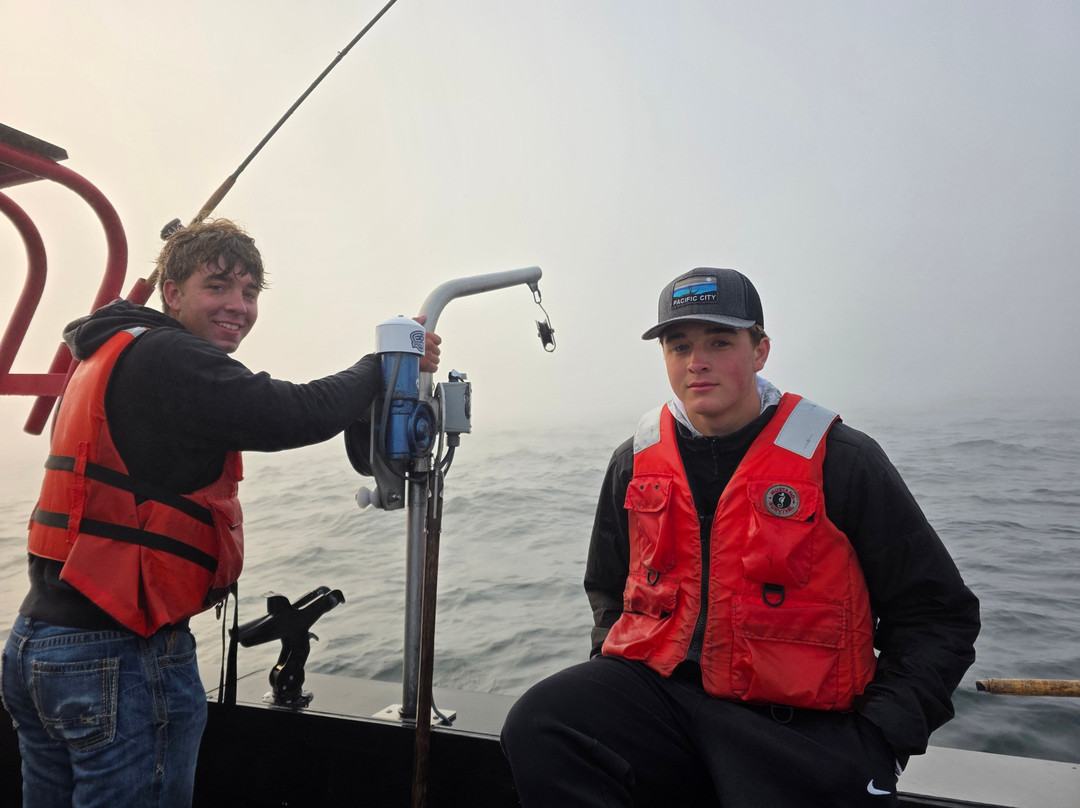 Eagle Charters Dory Fishing-太平洋城必去景点
