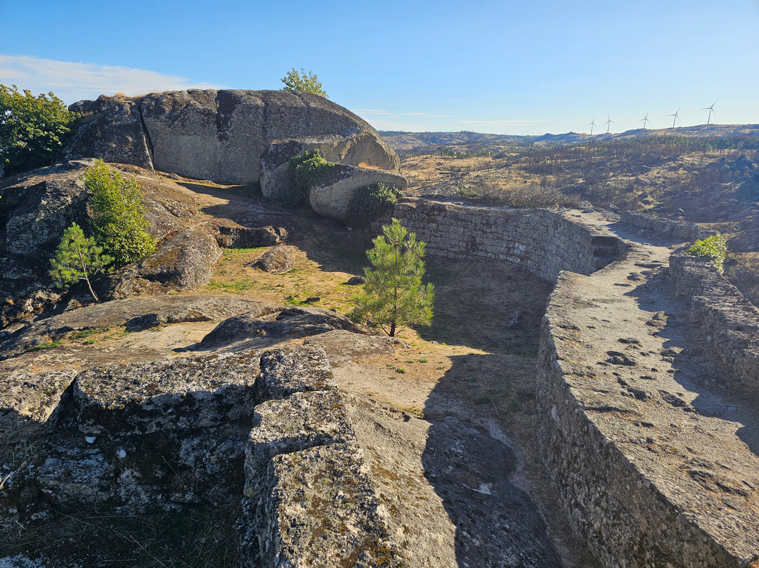Ruínas do Castelo de Moreira de Rei