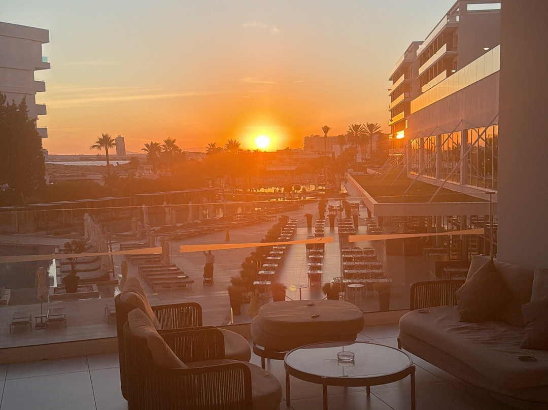 Chrysomare Beach Hotel and Resort主图