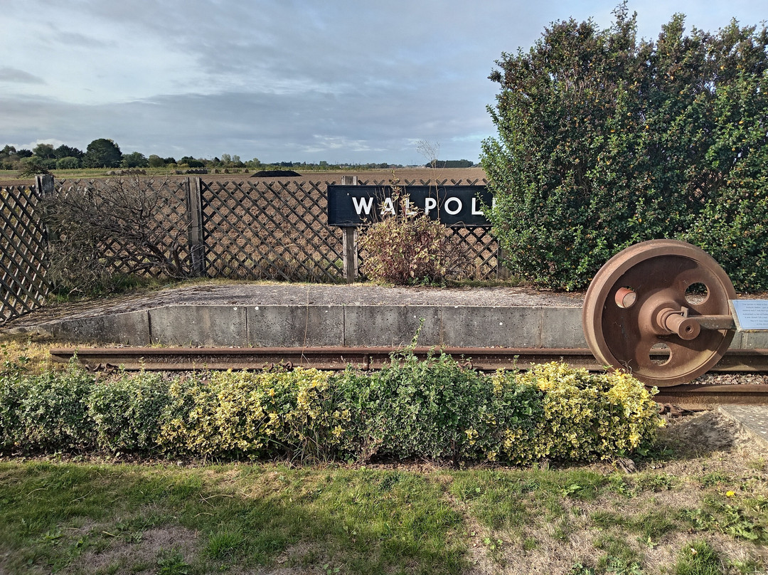 Walpole station memorial