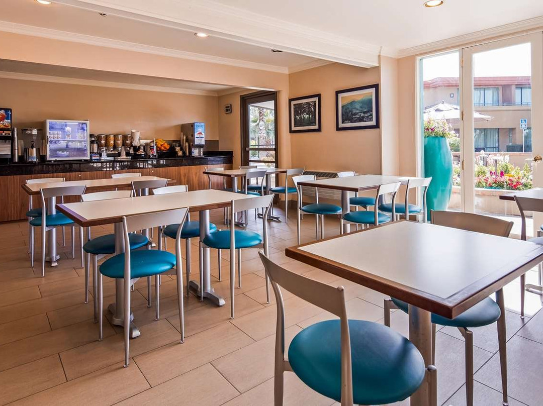 贝斯特韦斯特戴趣酒店主图