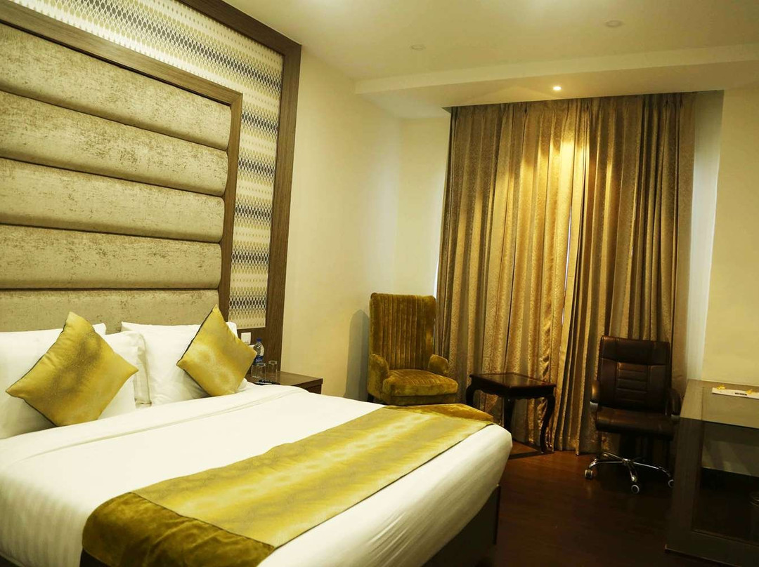 Clarion Inn Amps主图