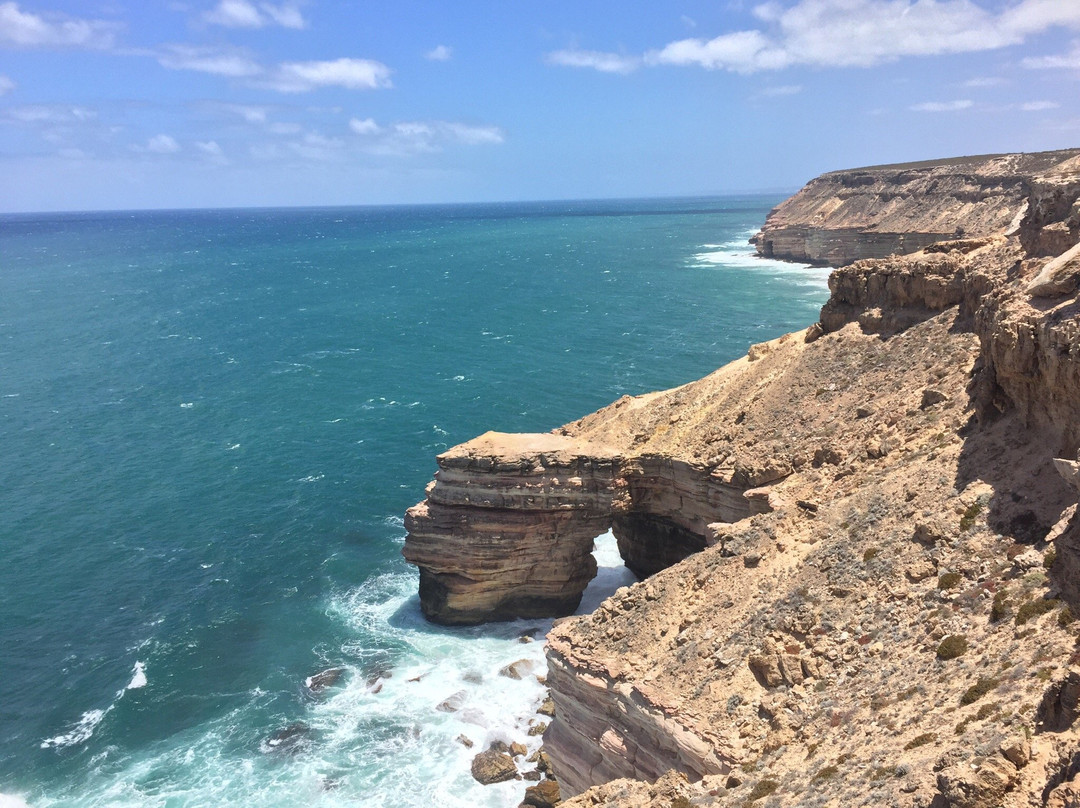 Island Rock & Natural Bridge景点图片