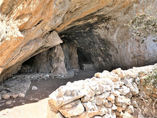 Agios Ioannis Cave景点图片