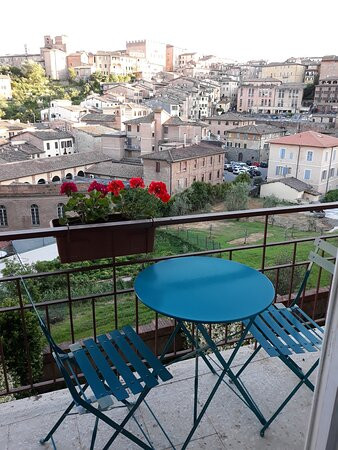 密涅瓦酒店主图