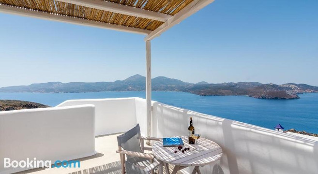 Plaka Suites