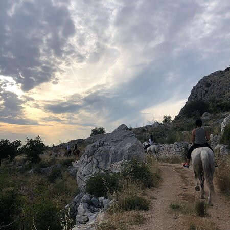 Horseback Riding Podstrana-斯普利特必去景点