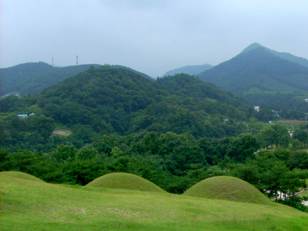 Songsan-ri Tombs and Royal Tomb of King Muryeong景点图片