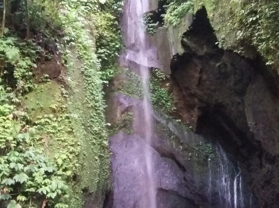 Pengempu Waterfall景点图片