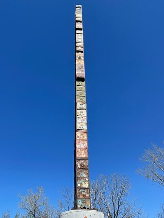 World's Tallest Filing Cabinet-伯灵顿必去景点