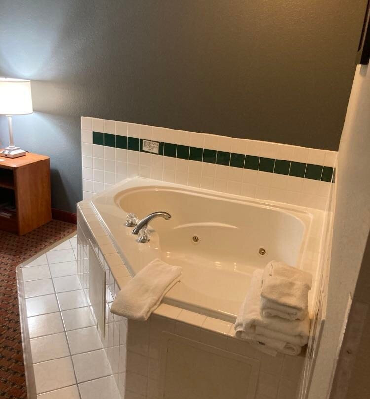 Travelers Lodge & Suites
