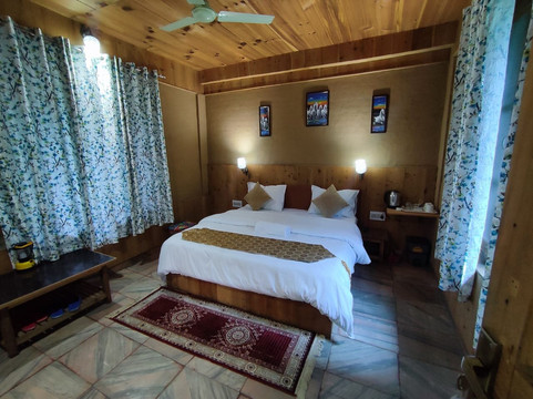 Dreamland Cottages And Cafe